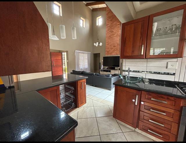 3 BEDROOM TOWNHOUSE FOR SALE IN WATERVAL EAST